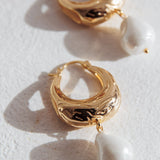 Serotonin Drop Pearl Earrings Gold