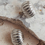 Shelly Ribbed Curve Earrings Dark Silver