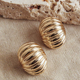 Shelly Ribbed Curve Earrings Gold