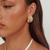 Shelly Ribbed Curve Earrings Gold